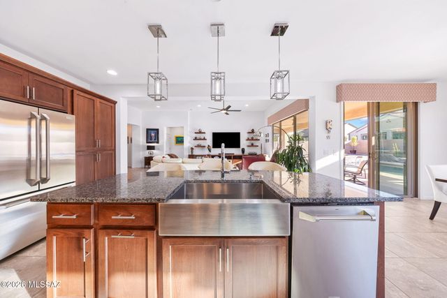 2396 E Sky Creek Drive, Green Valley, AZ 85614