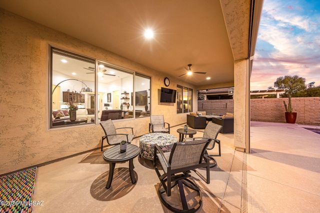 2396 E Sky Creek Drive, Green Valley, AZ 85614