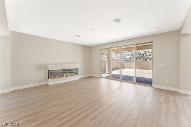 1045 Estates Bend Court, Las Vegas, NV 89138