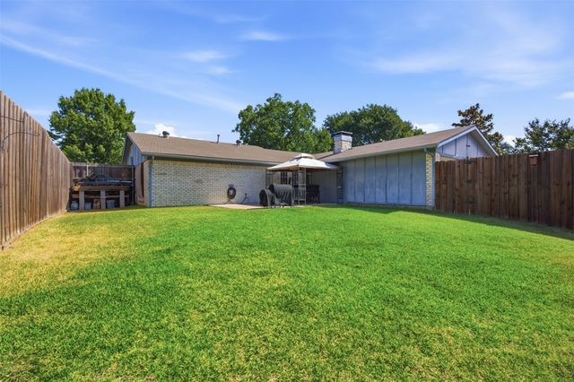 1822 Caldwell Drive, Garland, TX 75041