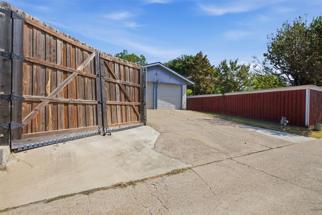 1822 Caldwell Drive, Garland, TX 75041