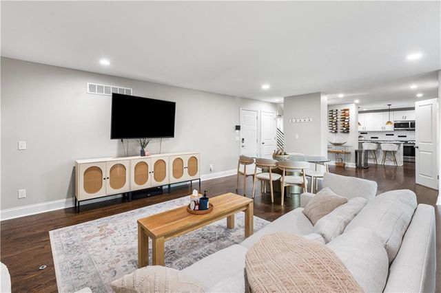 11418 King Street, Overland Park, KS 66210