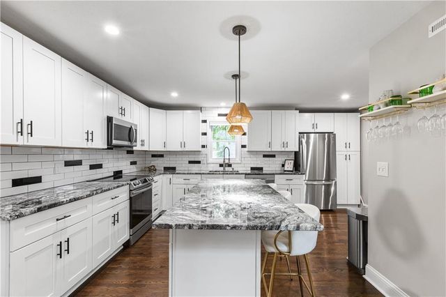 11418 King Street, Overland Park, KS 66210