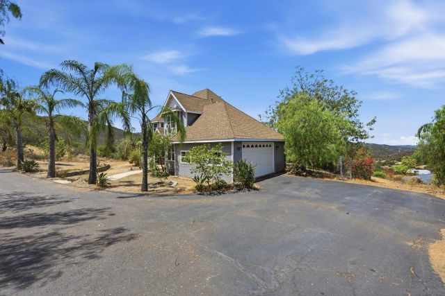 19960 Santee Ln, Valley Center, CA 92082