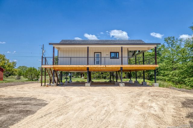 132 Sherman Lane, Leakey, TX 78873