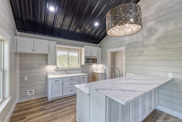 132 Sherman Lane, Leakey, TX 78873