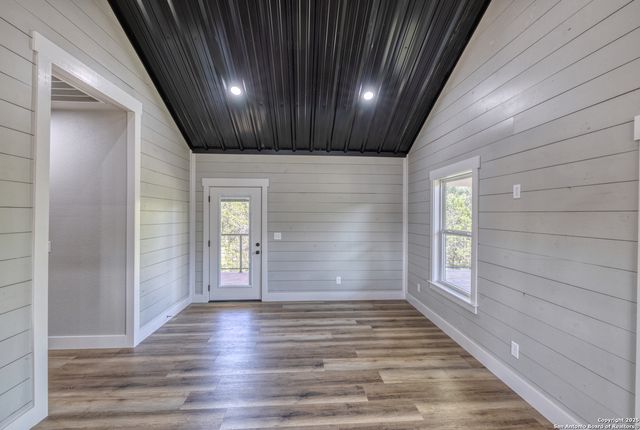 132 Sherman Lane, Leakey, TX 78873