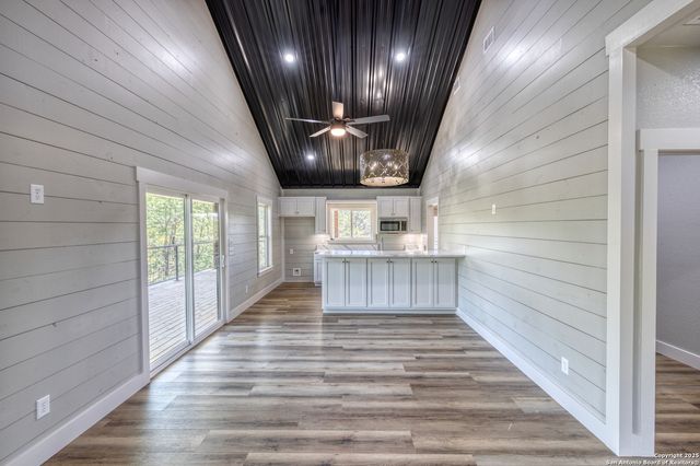 132 Sherman Lane, Leakey, TX 78873