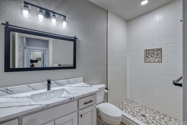 132 Sherman Lane, Leakey, TX 78873