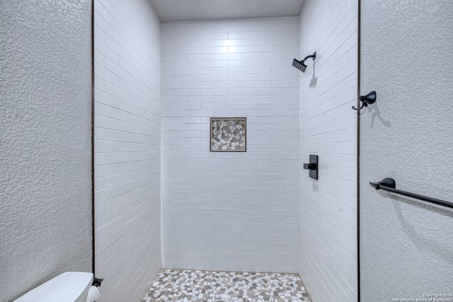 132 Sherman Lane, Leakey, TX 78873