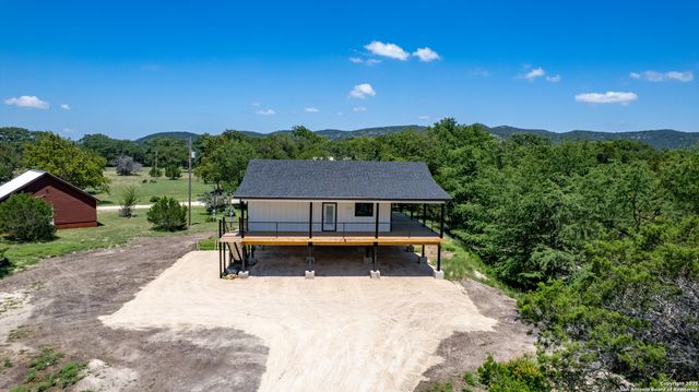 132 Sherman Lane, Leakey, TX 78873