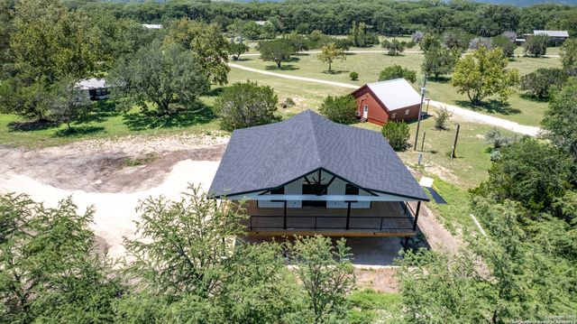 132 Sherman Lane, Leakey, TX 78873