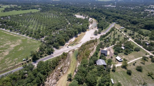 132 Sherman Lane, Leakey, TX 78873