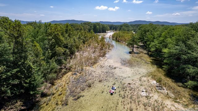 132 Sherman Lane, Leakey, TX 78873