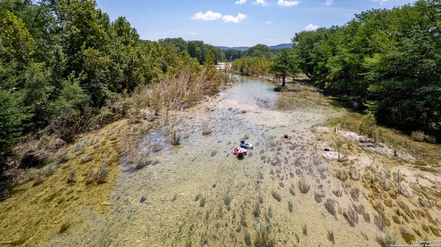 132 Sherman Lane, Leakey, TX 78873