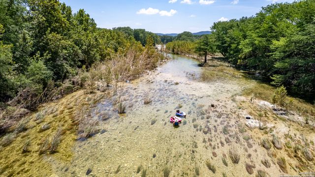 132 Sherman Lane, Leakey, TX 78873