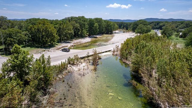 132 Sherman Lane, Leakey, TX 78873