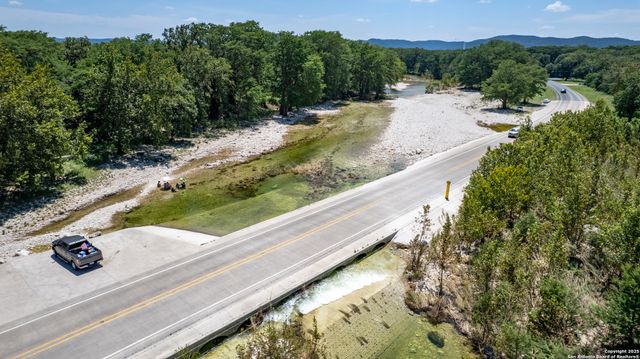 132 Sherman Lane, Leakey, TX 78873