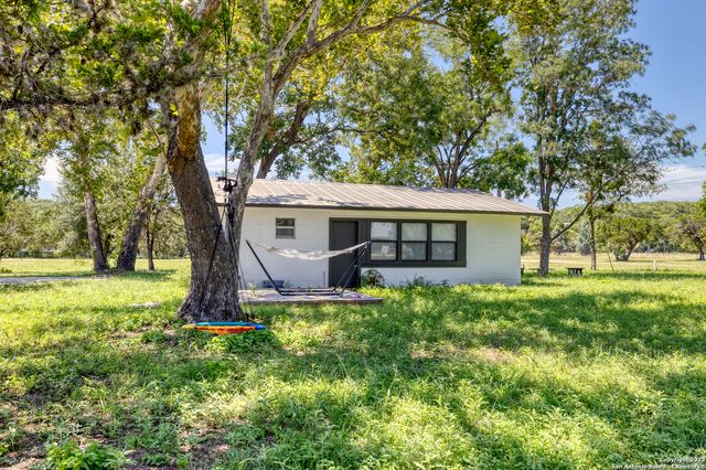 132 Sherman Lane, Leakey, TX 78873