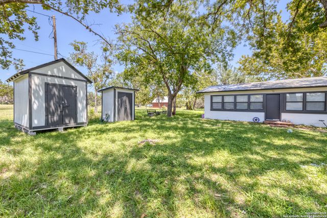 132 Sherman Lane, Leakey, TX 78873