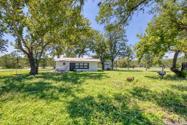 132 Sherman Lane, Leakey, TX 78873