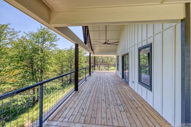 132 Sherman Lane, Leakey, TX 78873
