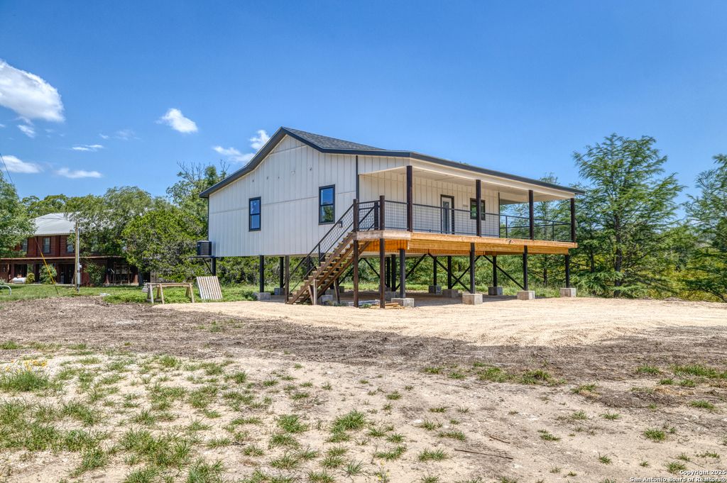 132 Sherman Lane, Leakey, TX 78873