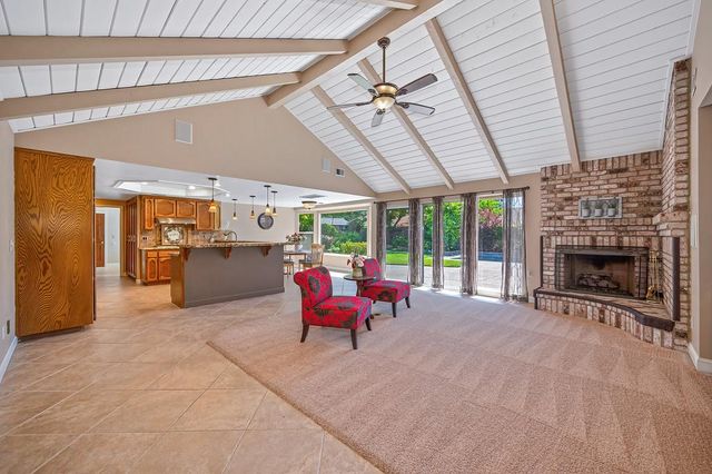 1872 Ridgeview Dr, Roseville, CA 95661