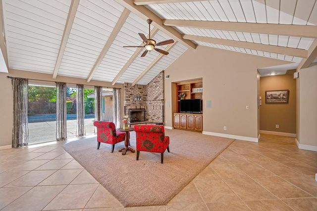 1872 Ridgeview Dr, Roseville, CA 95661