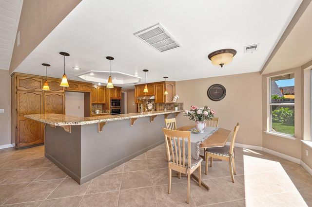 1872 Ridgeview Dr, Roseville, CA 95661