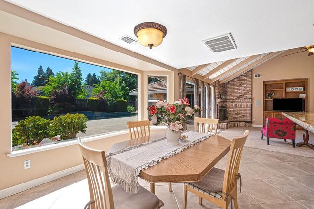 1872 Ridgeview Dr, Roseville, CA 95661