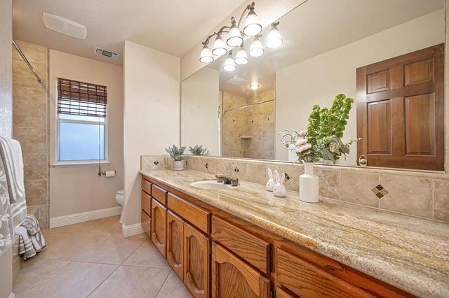 1872 Ridgeview Dr, Roseville, CA 95661