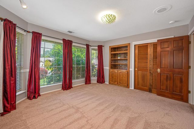 1872 Ridgeview Dr, Roseville, CA 95661