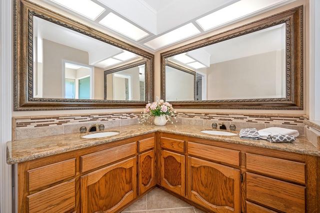 1872 Ridgeview Dr, Roseville, CA 95661