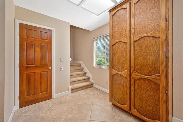 1872 Ridgeview Dr, Roseville, CA 95661