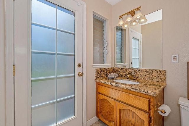 1872 Ridgeview Dr, Roseville, CA 95661