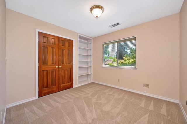 1872 Ridgeview Dr, Roseville, CA 95661