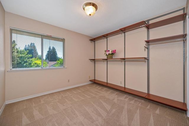 1872 Ridgeview Dr, Roseville, CA 95661