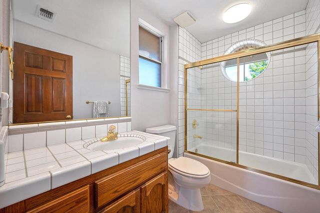 1872 Ridgeview Dr, Roseville, CA 95661