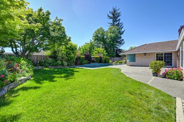 1872 Ridgeview Dr, Roseville, CA 95661