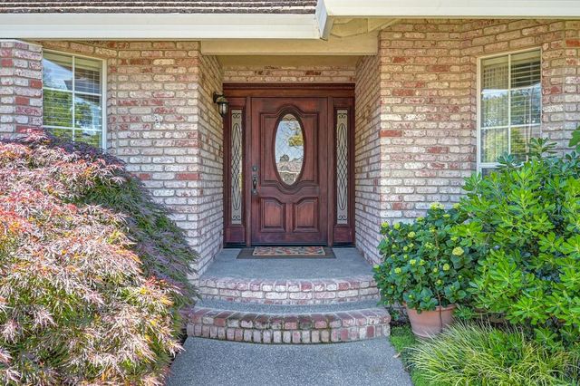 1872 Ridgeview Dr, Roseville, CA 95661