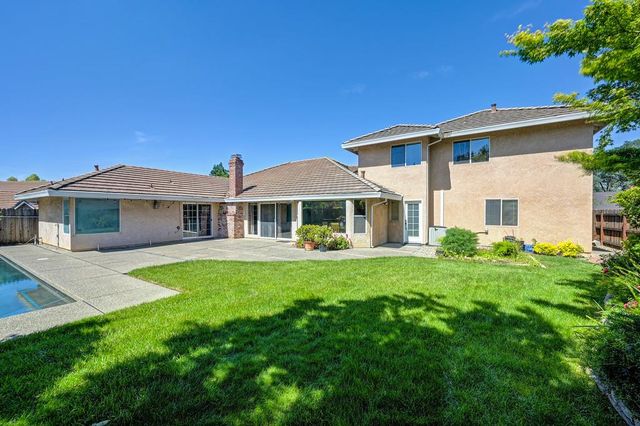 1872 Ridgeview Dr, Roseville, CA 95661