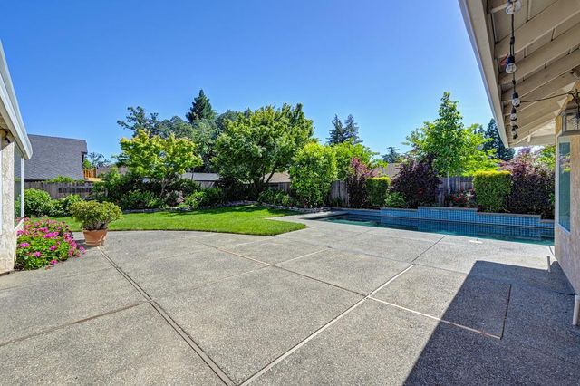 1872 Ridgeview Dr, Roseville, CA 95661