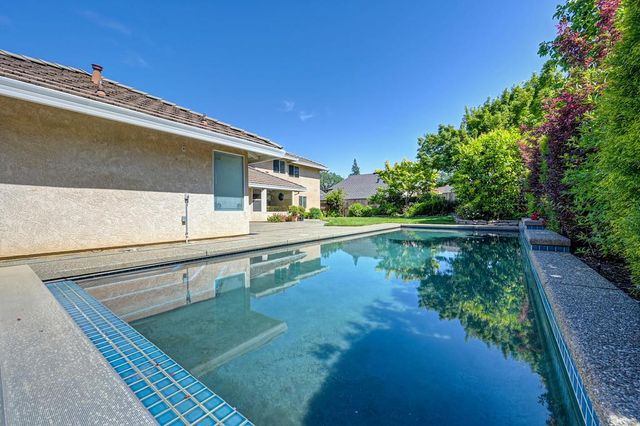 1872 Ridgeview Dr, Roseville, CA 95661