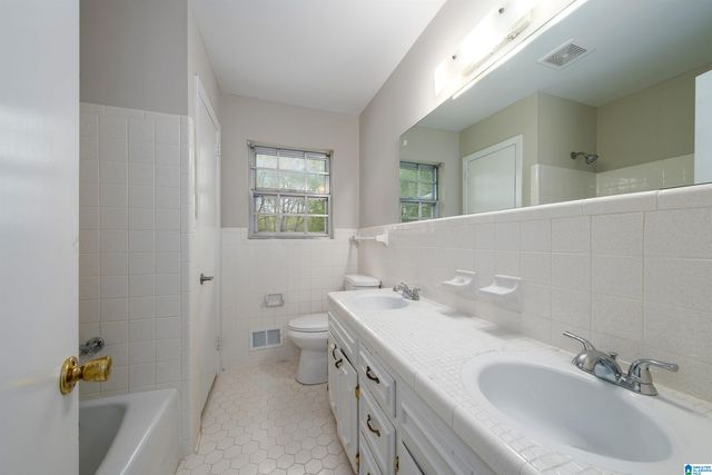 2805 2ND PLACE NW, Center Point, AL 35215