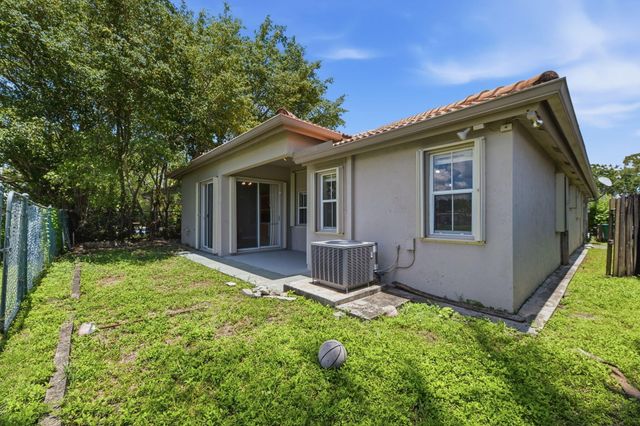 345 W Cypress Cove Circle, Davie, FL 33325