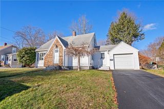 7 Lakeside Drive, Dudley, MA 01571