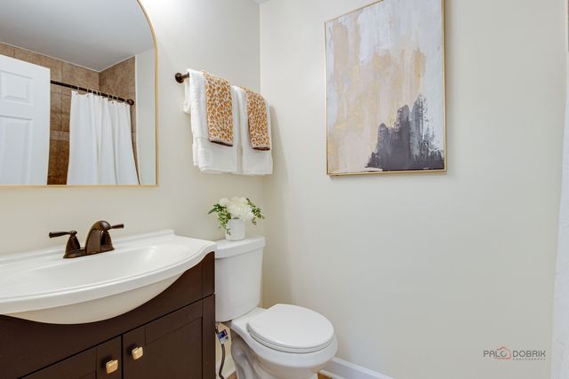 233 Winfield Court 233, Vernon Hills, IL 60061