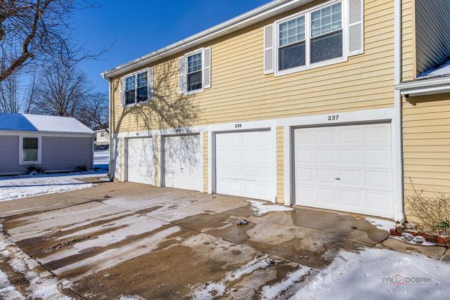 233 Winfield Court 233, Vernon Hills, IL 60061