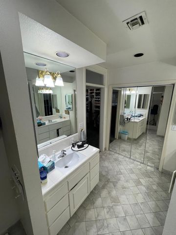 8163 N Armstrong, Clovis, CA 93619
